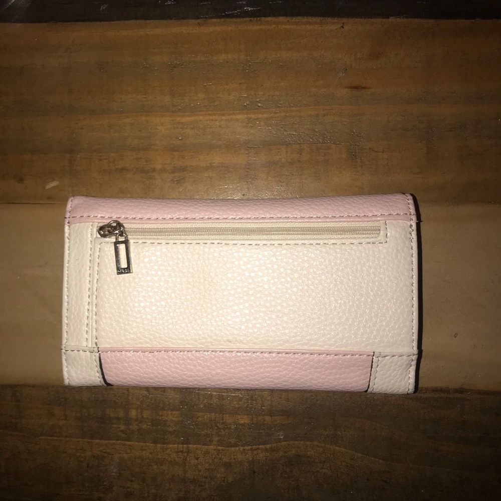 Guess Wallet - Picture 3 of 3